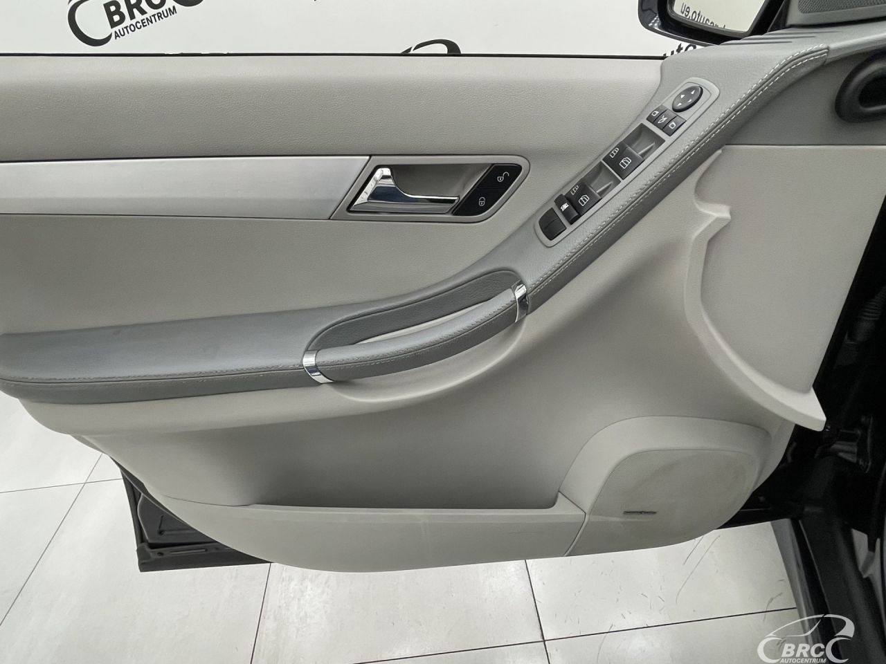 Mercedes-Benz R320 | 19