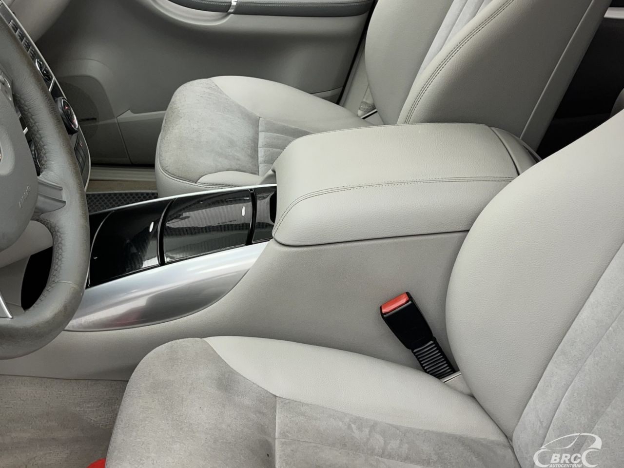 Mercedes-Benz R320 | 24