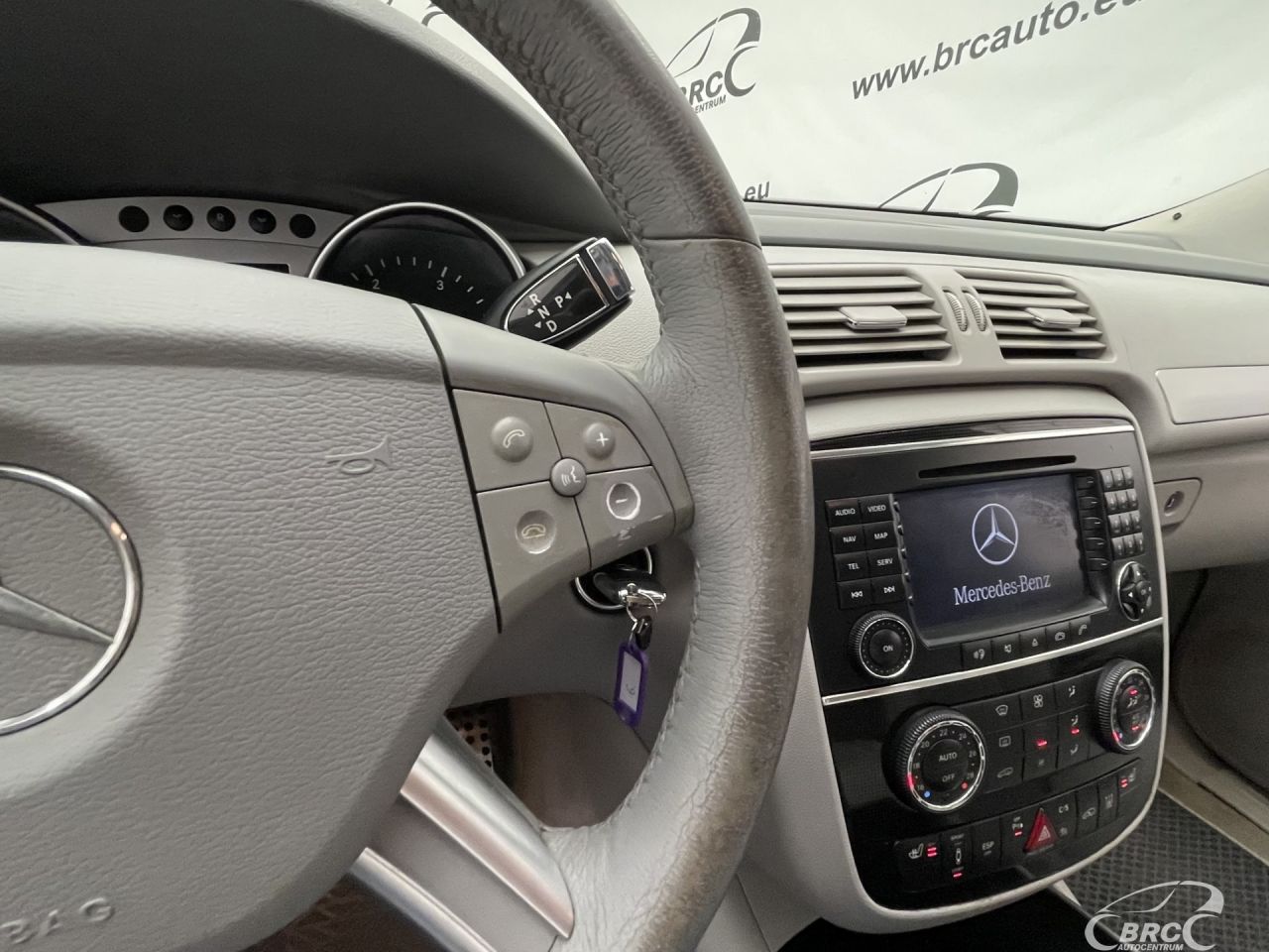 Mercedes-Benz R320 | 29