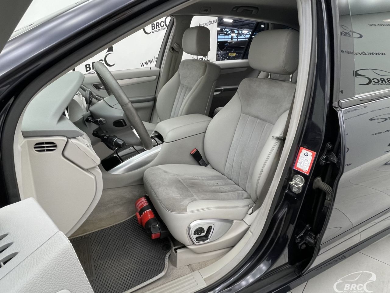 Mercedes-Benz R320 | 22