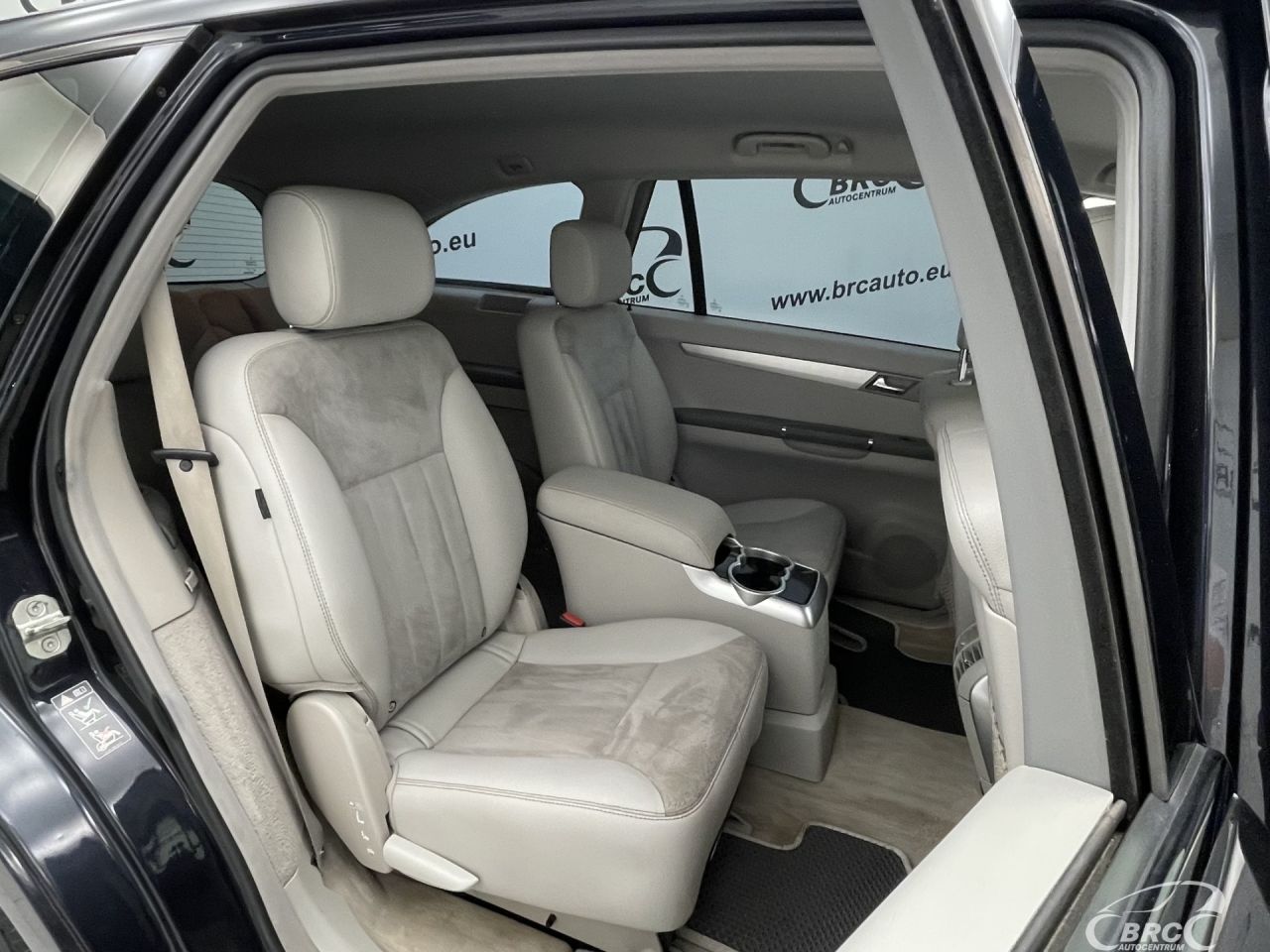 Mercedes-Benz R320 | 11