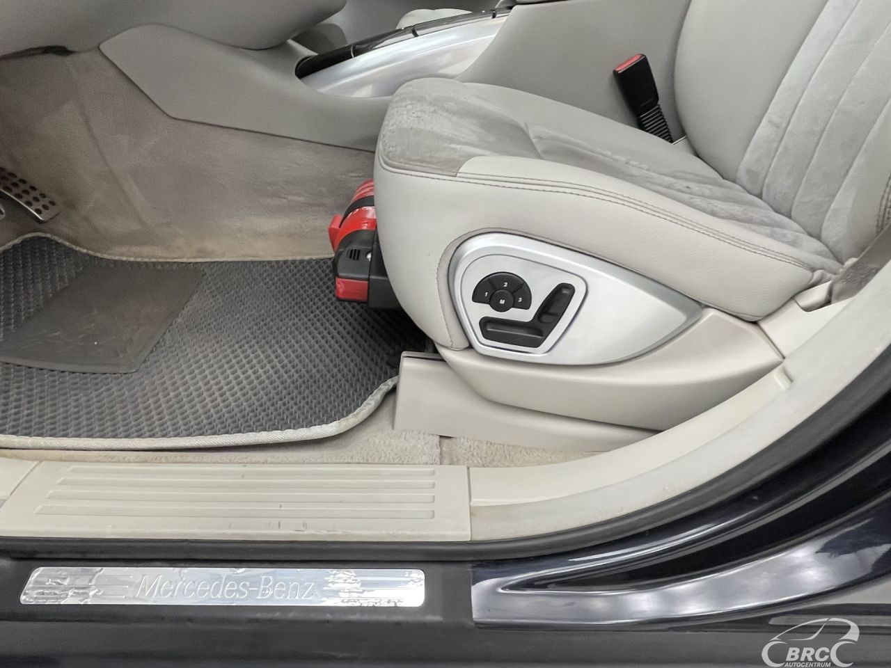 Mercedes-Benz R320 | 21
