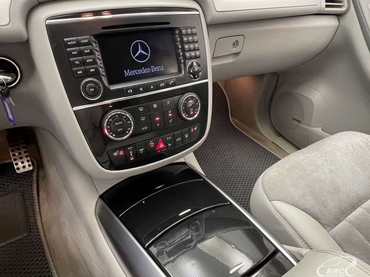 Mercedes-Benz R320 | 25