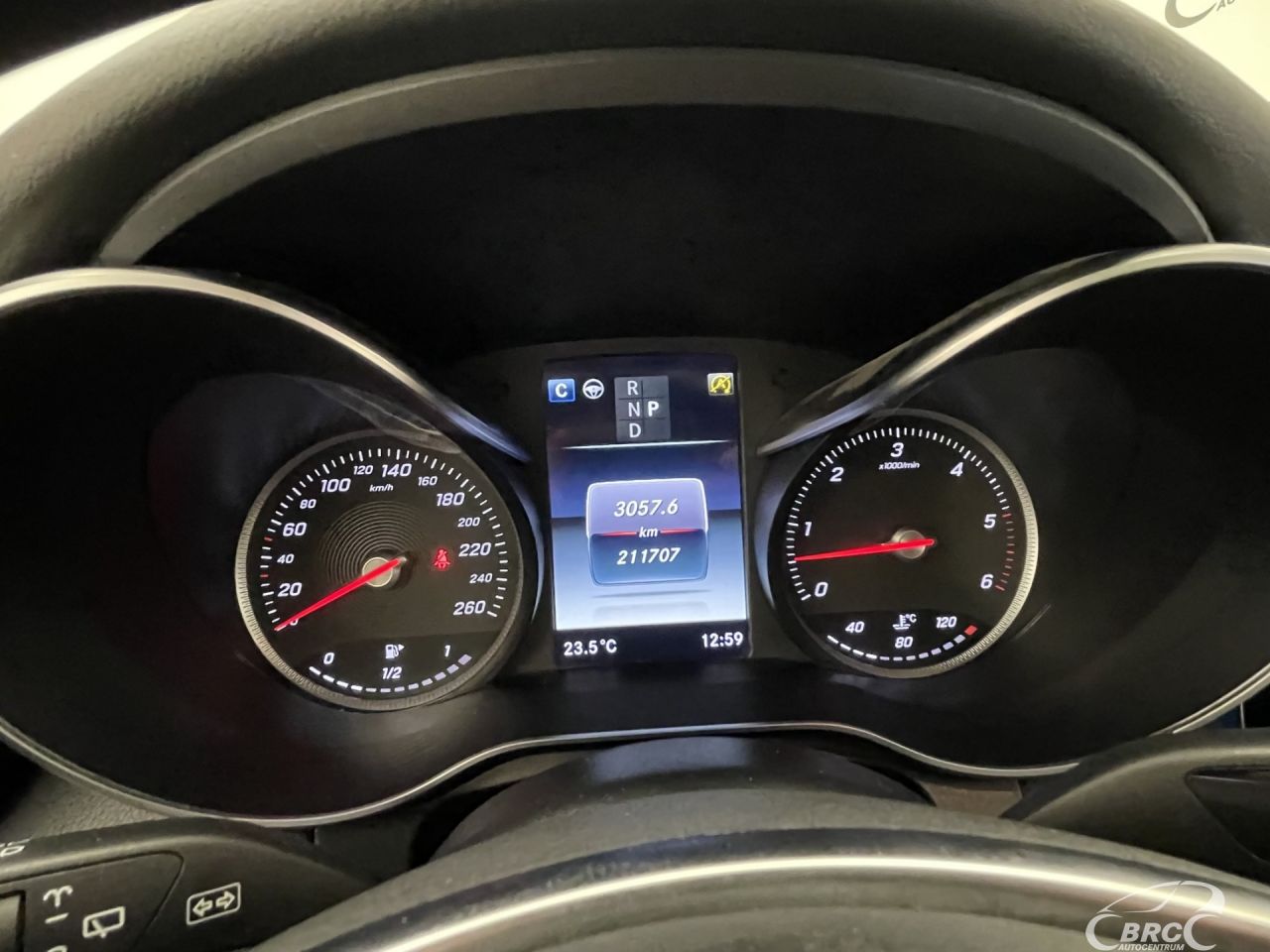 Mercedes-Benz GLC350 | 32
