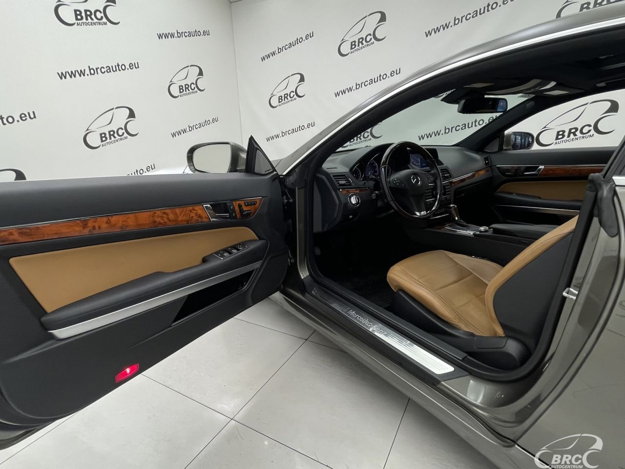Mercedes-Benz E550 | 16