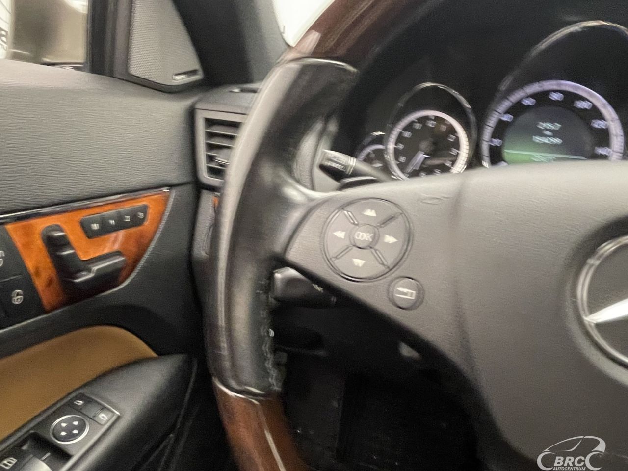 Mercedes-Benz E550 | 28