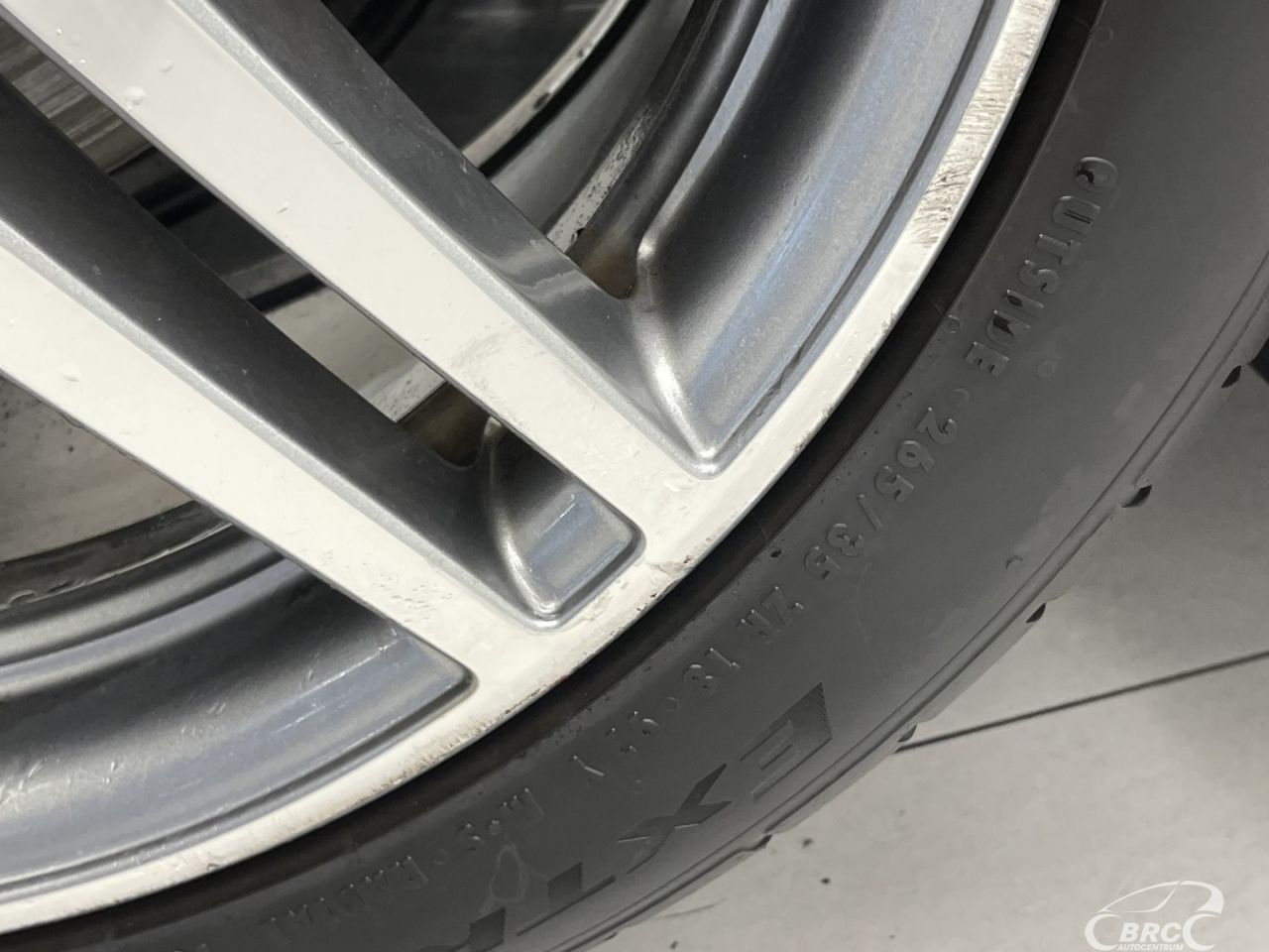 Mercedes-Benz E550 | 39