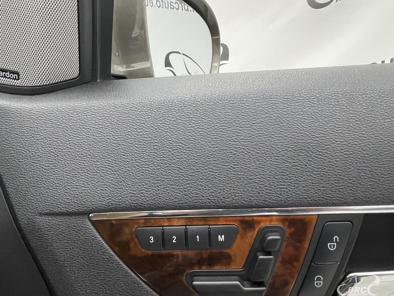 Mercedes-Benz E550 | 8