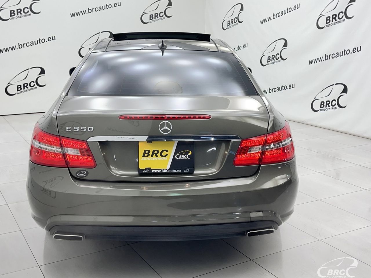 Mercedes-Benz E550 | 44