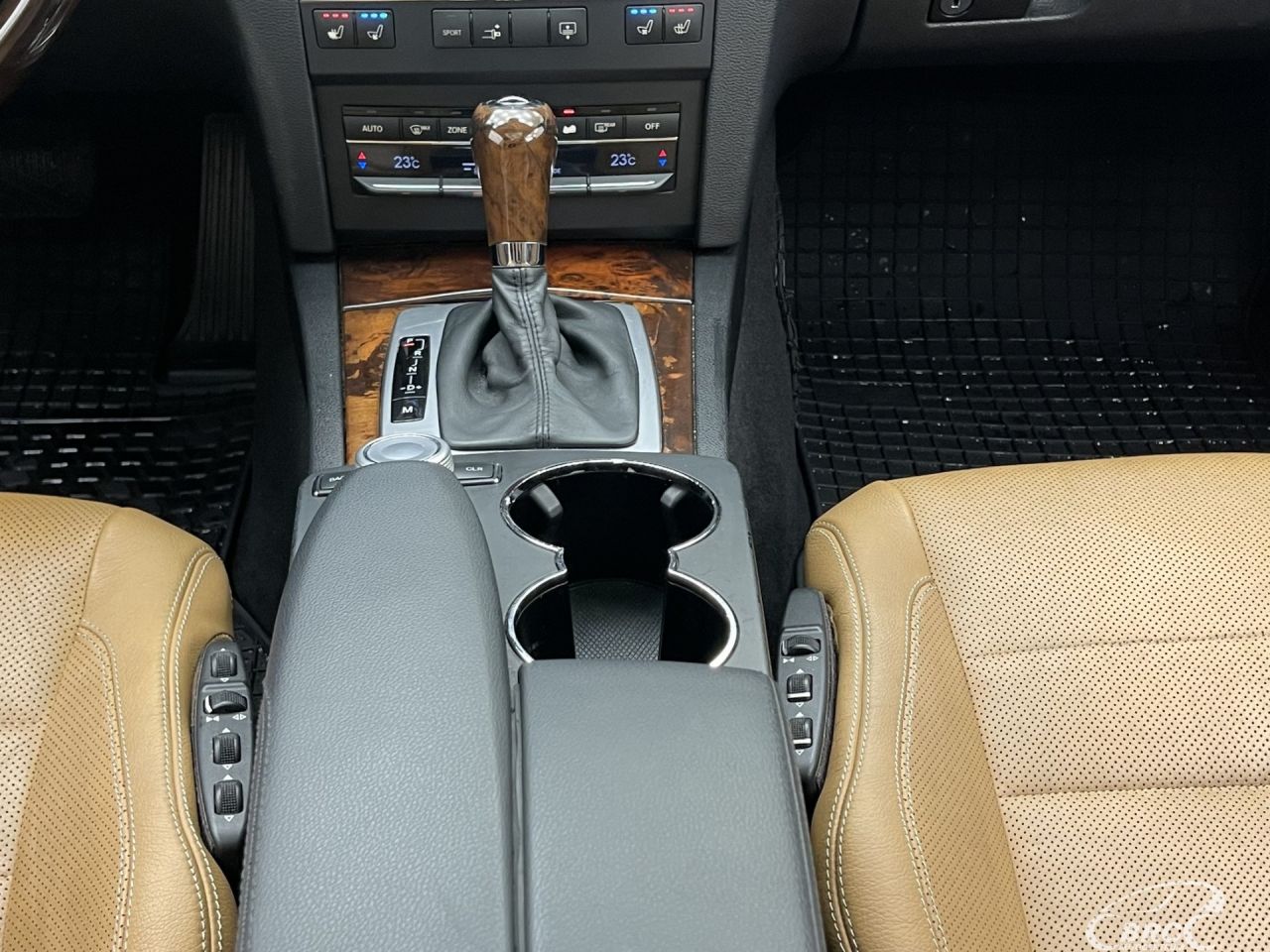 Mercedes-Benz E550 | 15
