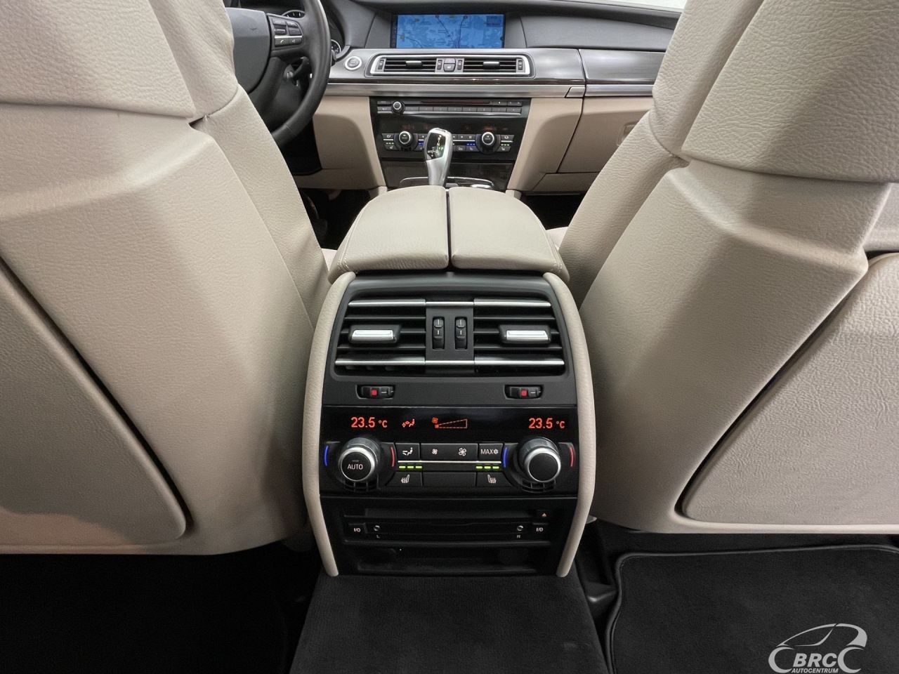 BMW 750 | 15