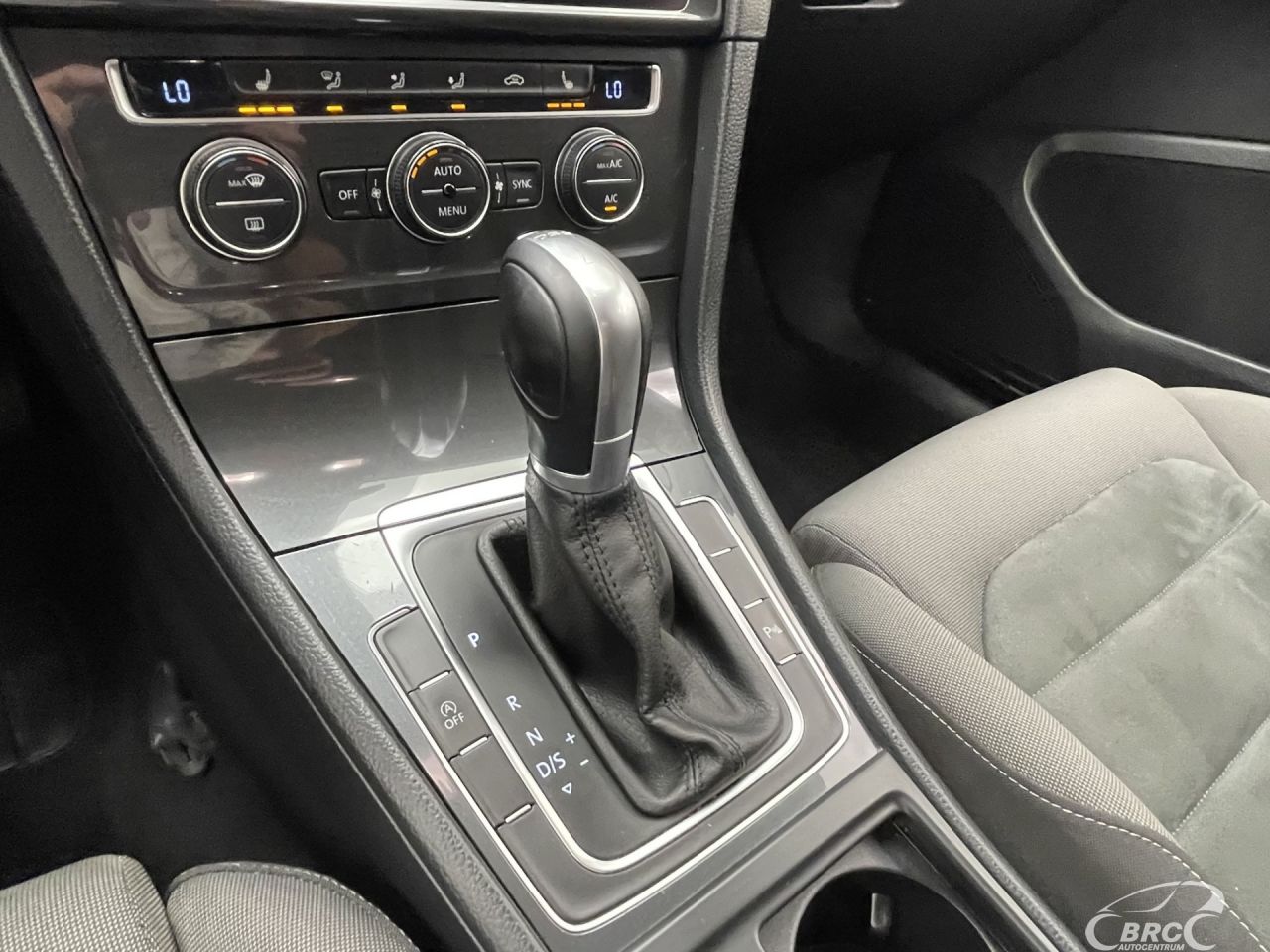 Volkswagen Golf | 24
