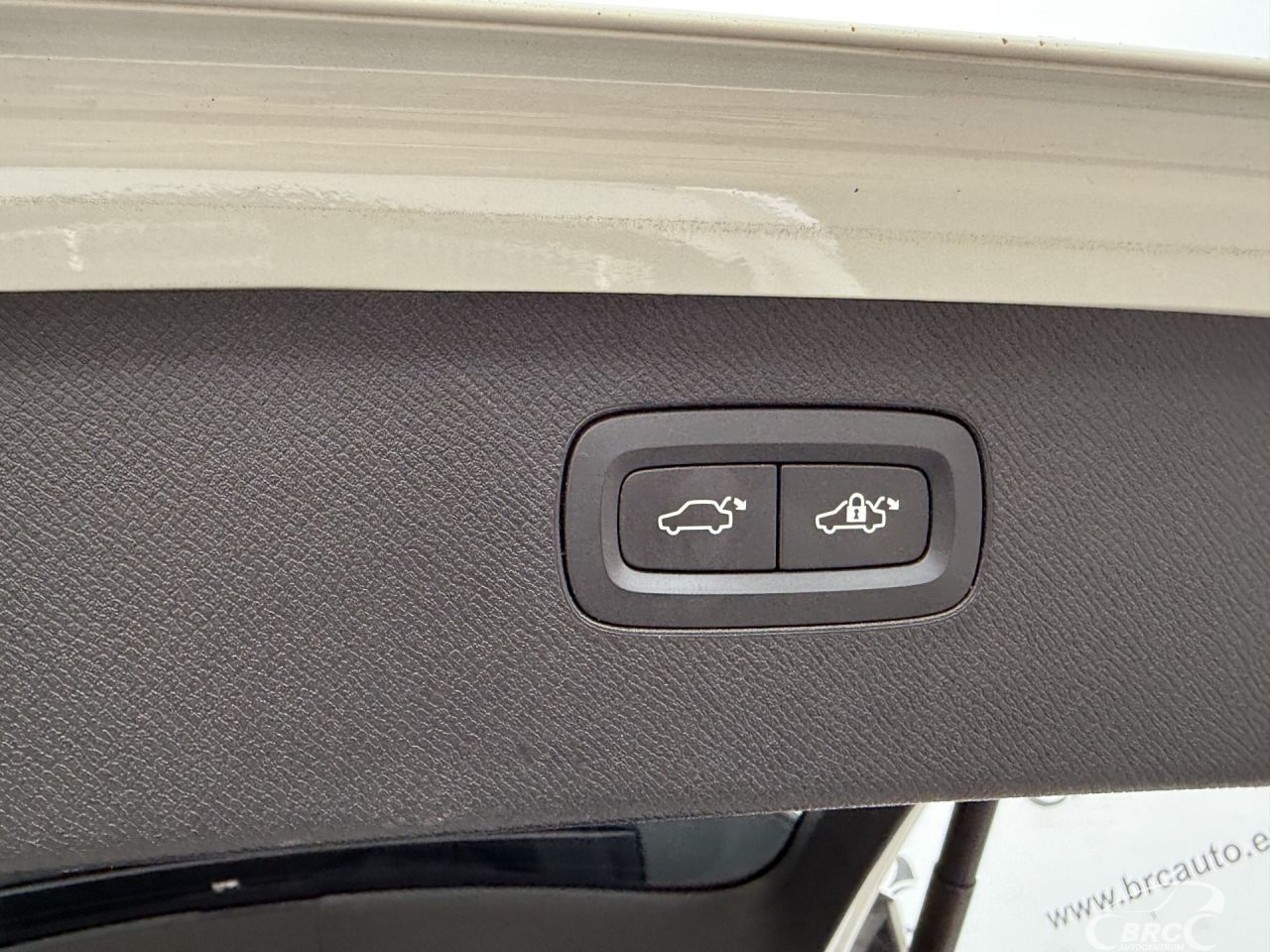 Volvo XC90 | 23