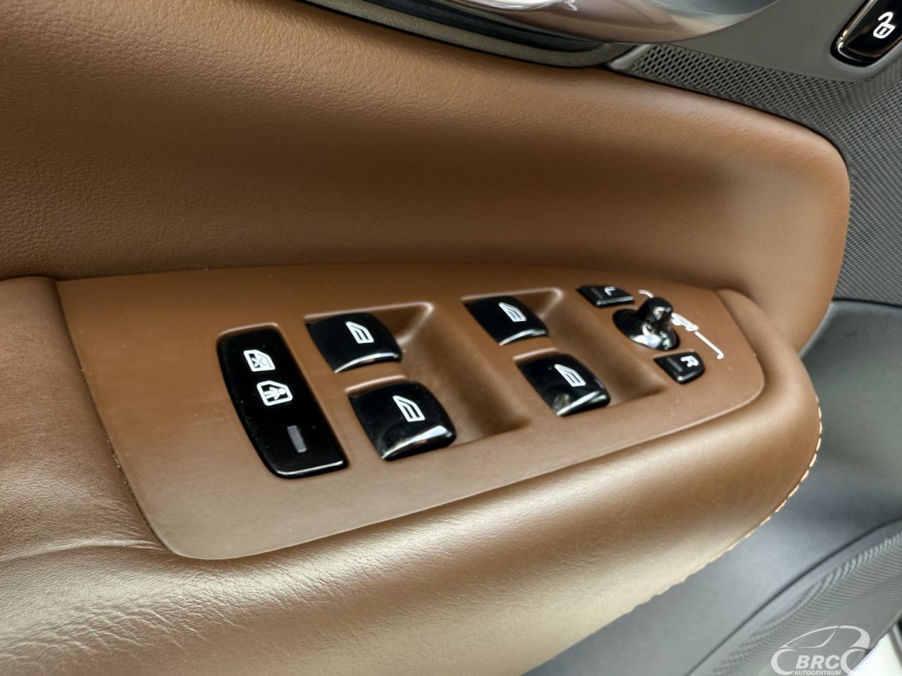 Volvo XC90 | 24