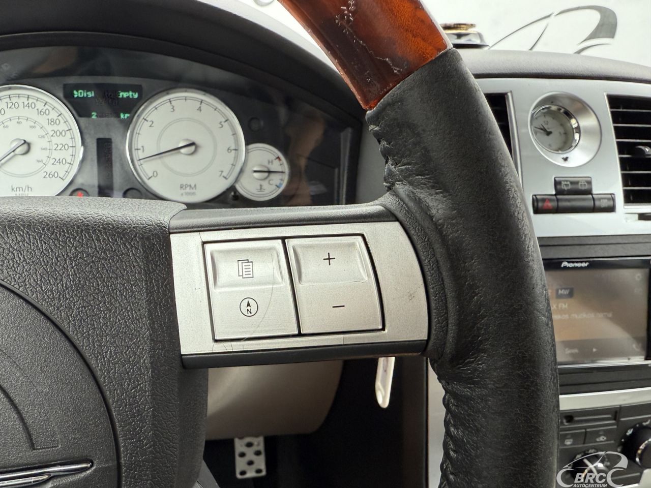 Chrysler 300 | 24