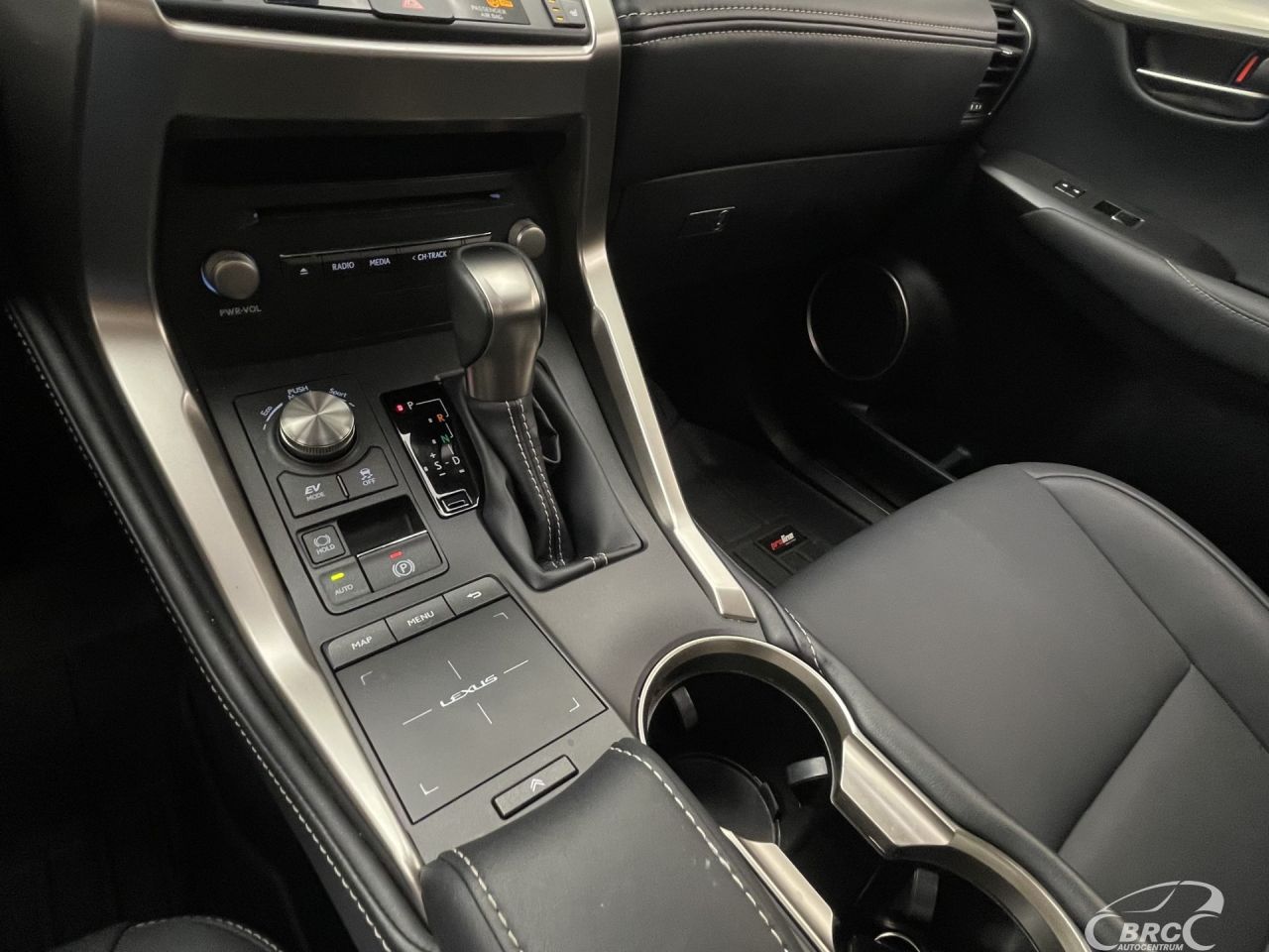Lexus NX 300h | 24