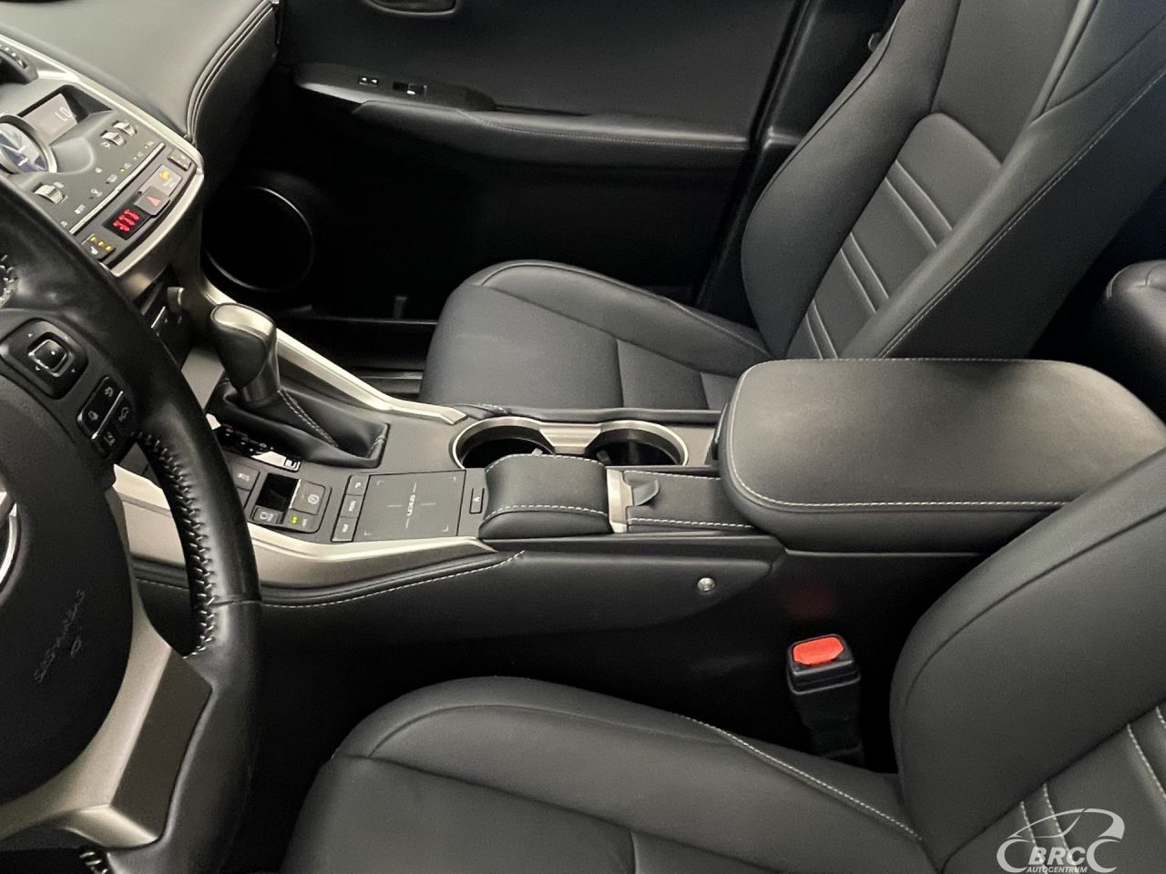 Lexus NX 300h | 22