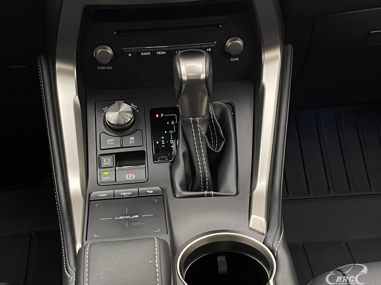 Lexus NX 300h | 16