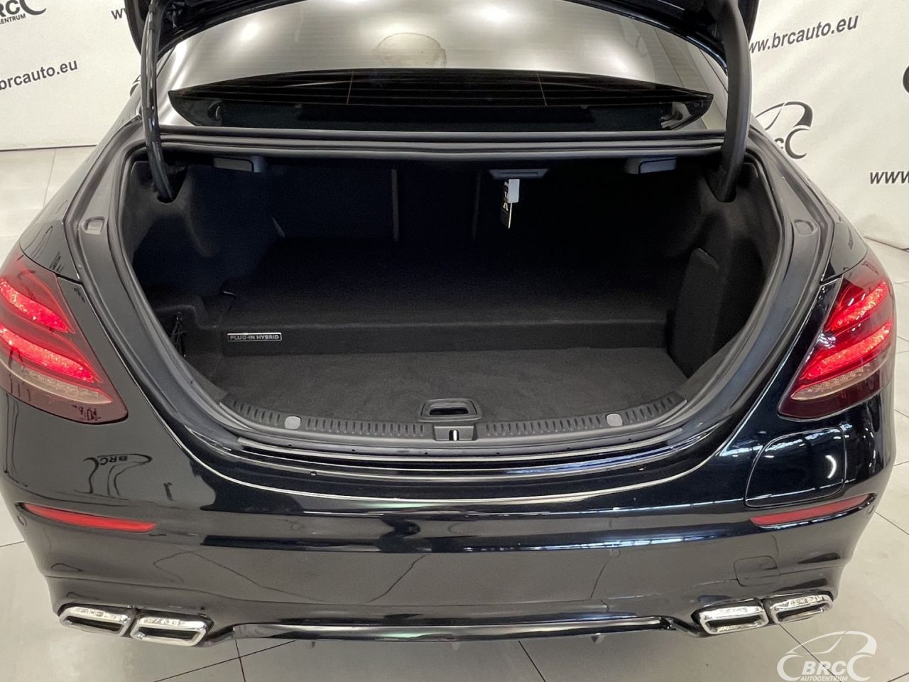 Mercedes-Benz E350 | 53