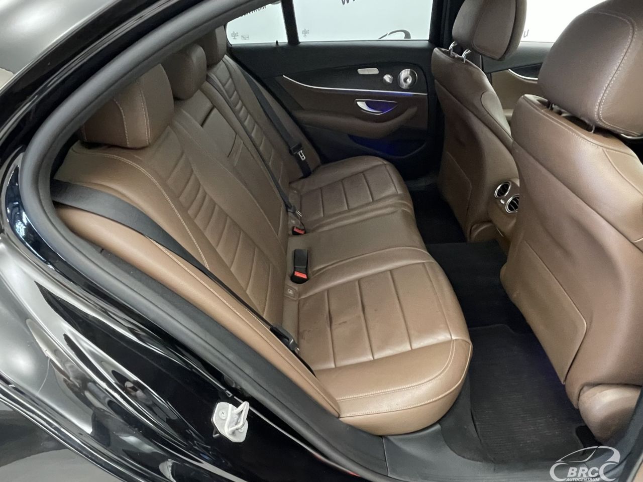 Mercedes-Benz E350 | 10