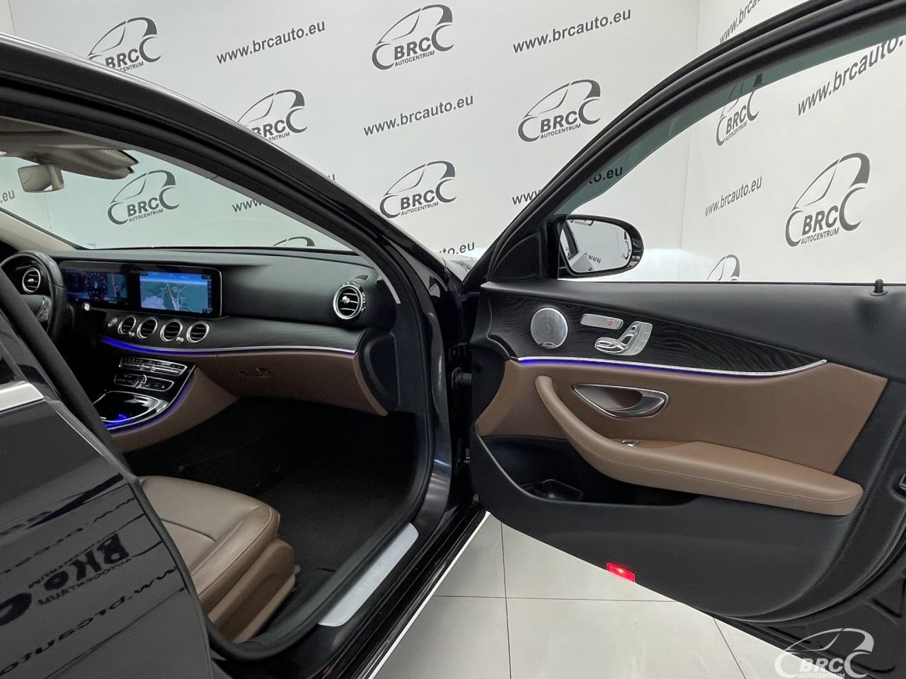 Mercedes-Benz E350 | 7