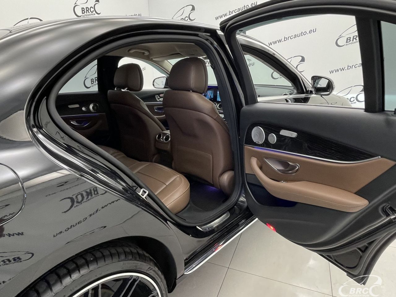 Mercedes-Benz E350 | 12