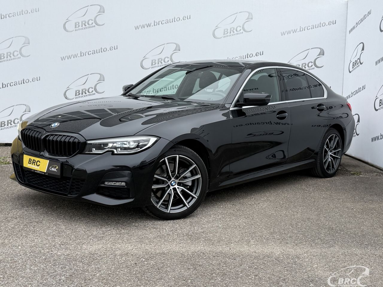 BMW 330, 2.0 l., Седан