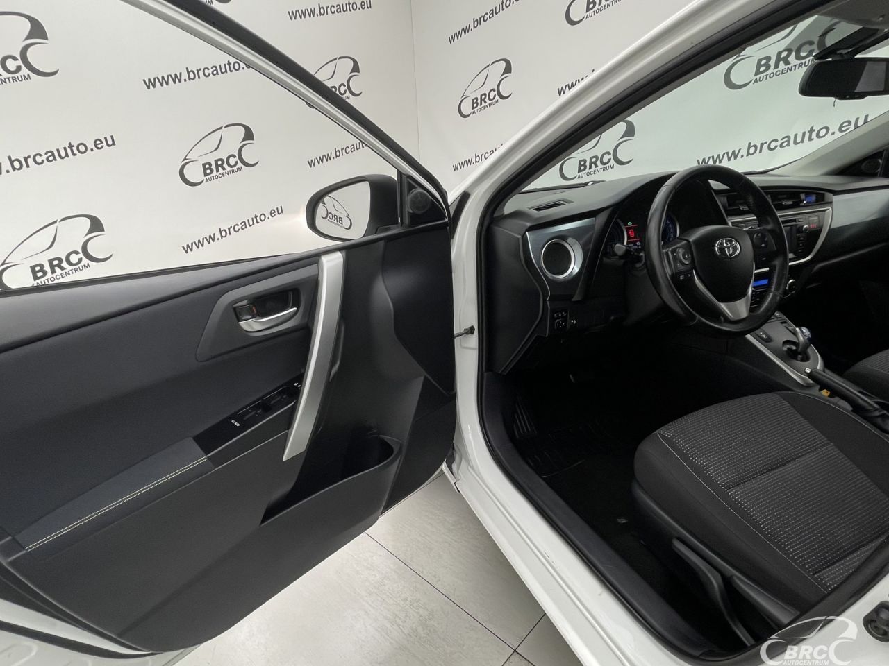Toyota Auris | 18