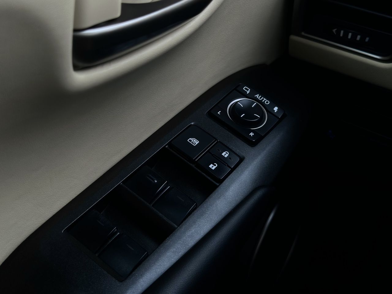 Lexus NX 300h | 23