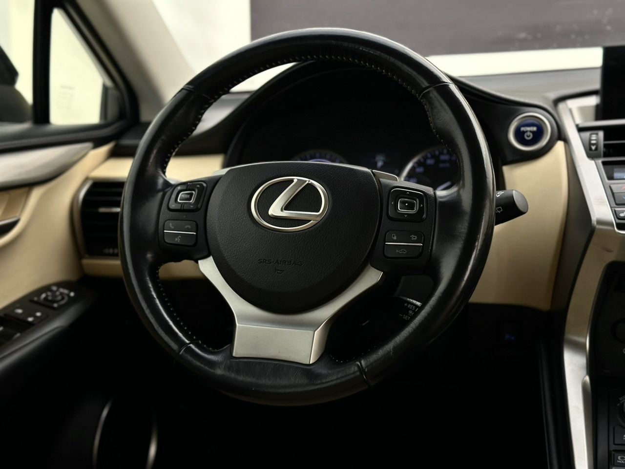 Lexus NX 300h | 15