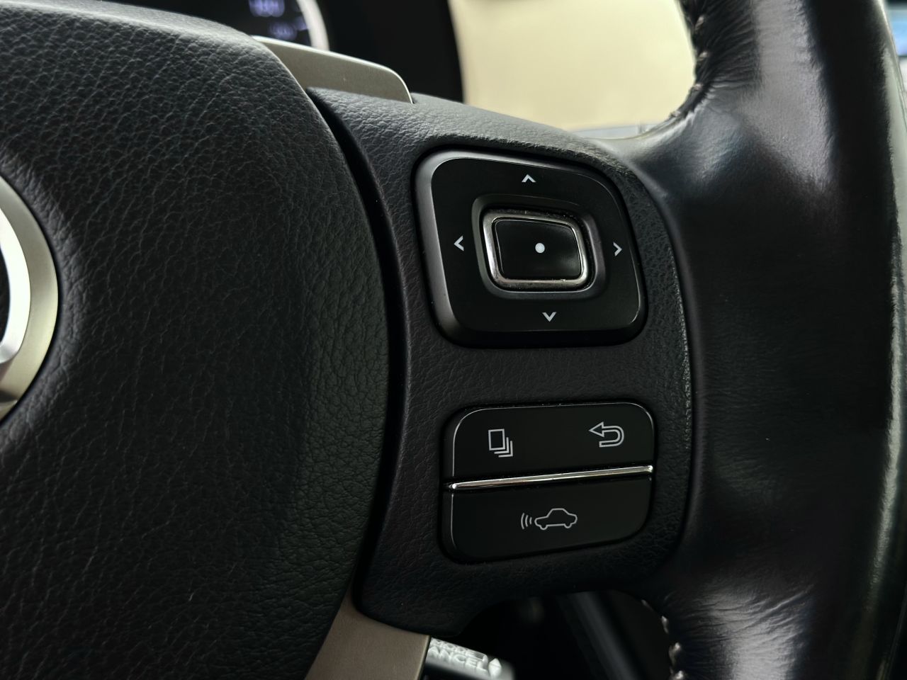 Lexus NX 300h | 21