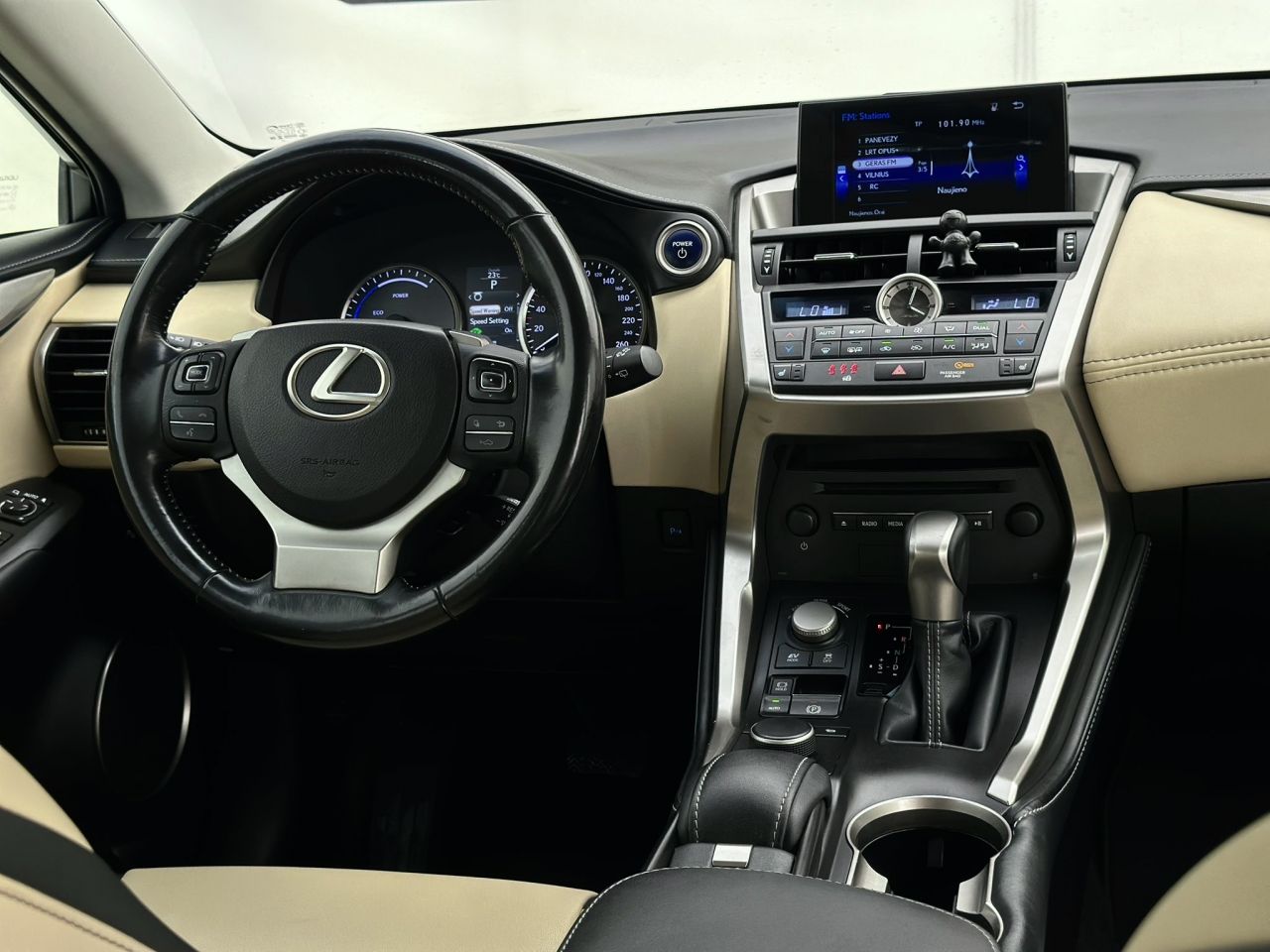Lexus NX 300h | 14