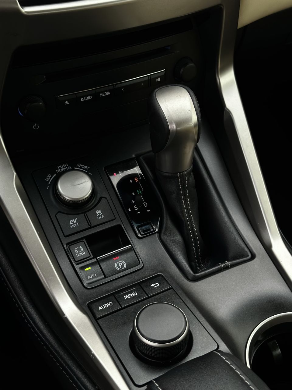 Lexus NX 300h | 16