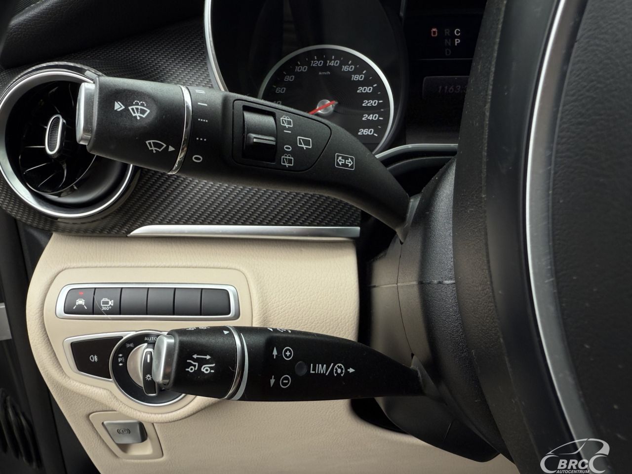 Mercedes-Benz V220 | 24