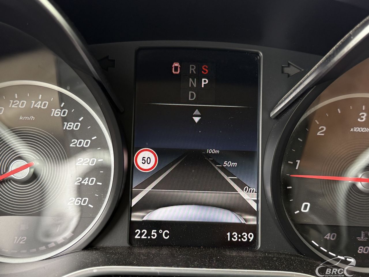 Mercedes-Benz V220 | 33