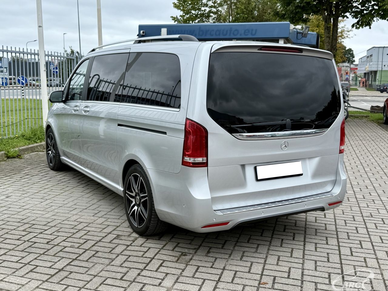 Mercedes-Benz V220 | 37
