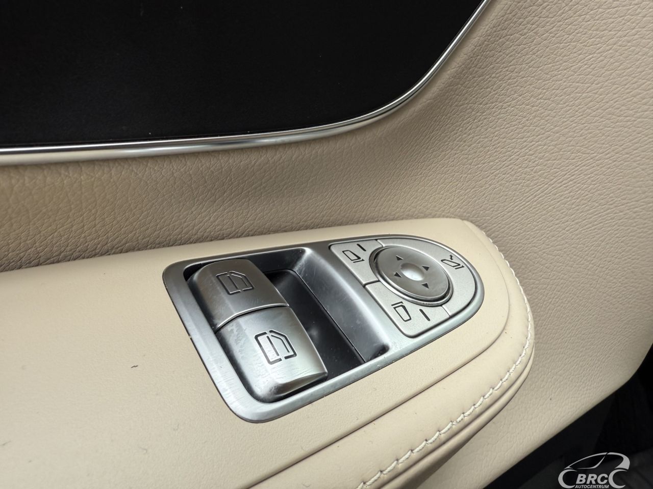 Mercedes-Benz V220 | 19