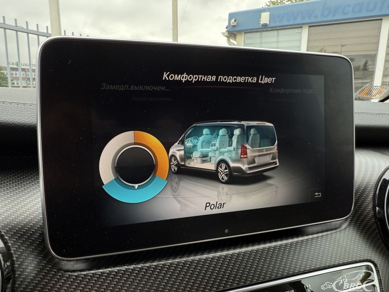 Mercedes-Benz V220 | 32