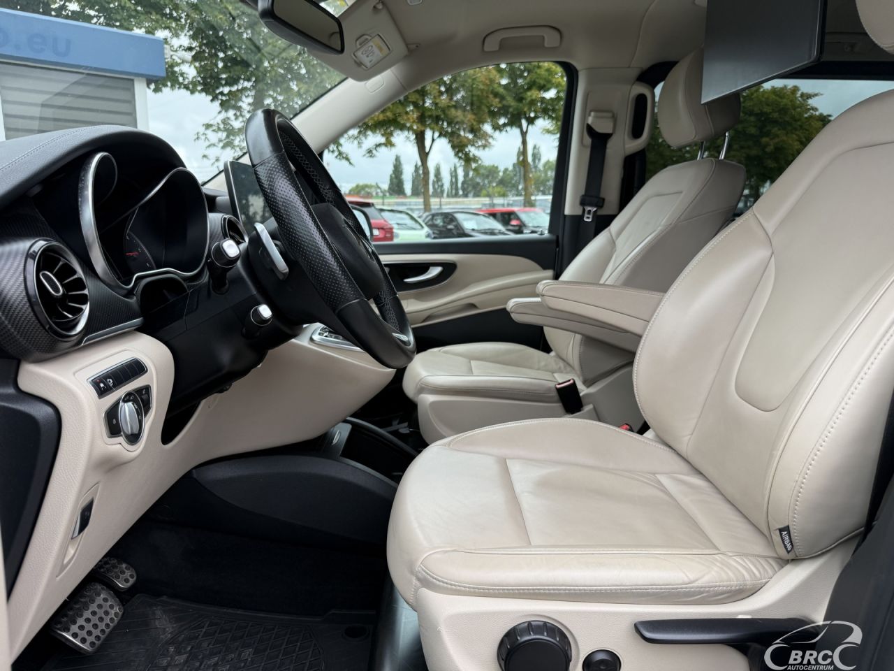 Mercedes-Benz V220 | 18
