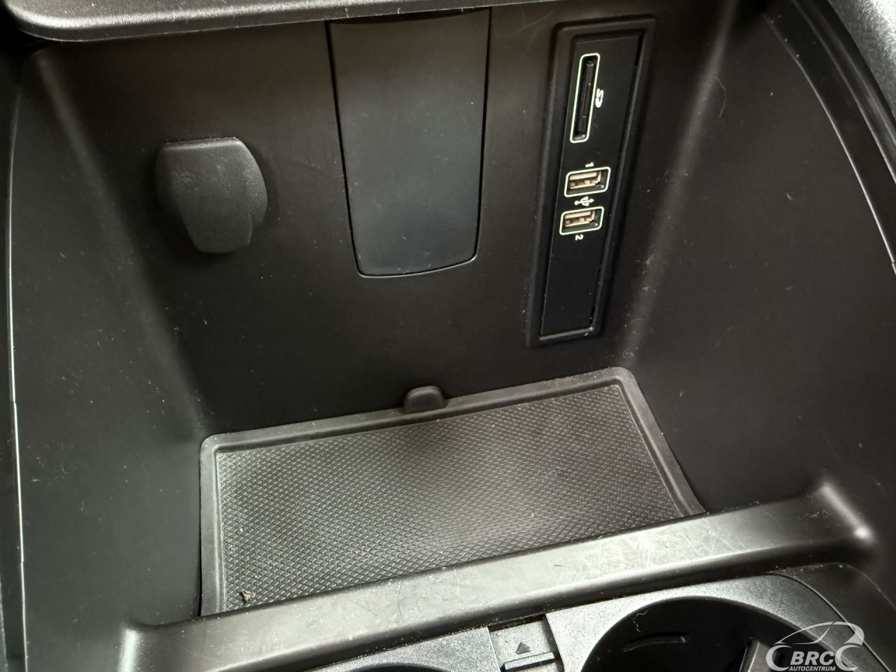 Mercedes-Benz V220 | 31