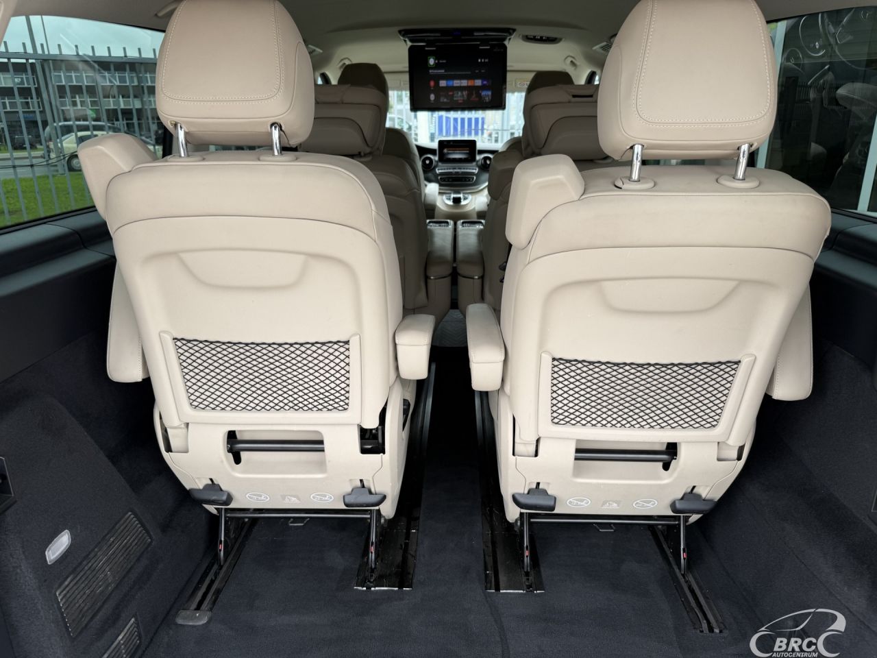 Mercedes-Benz V220 | 10