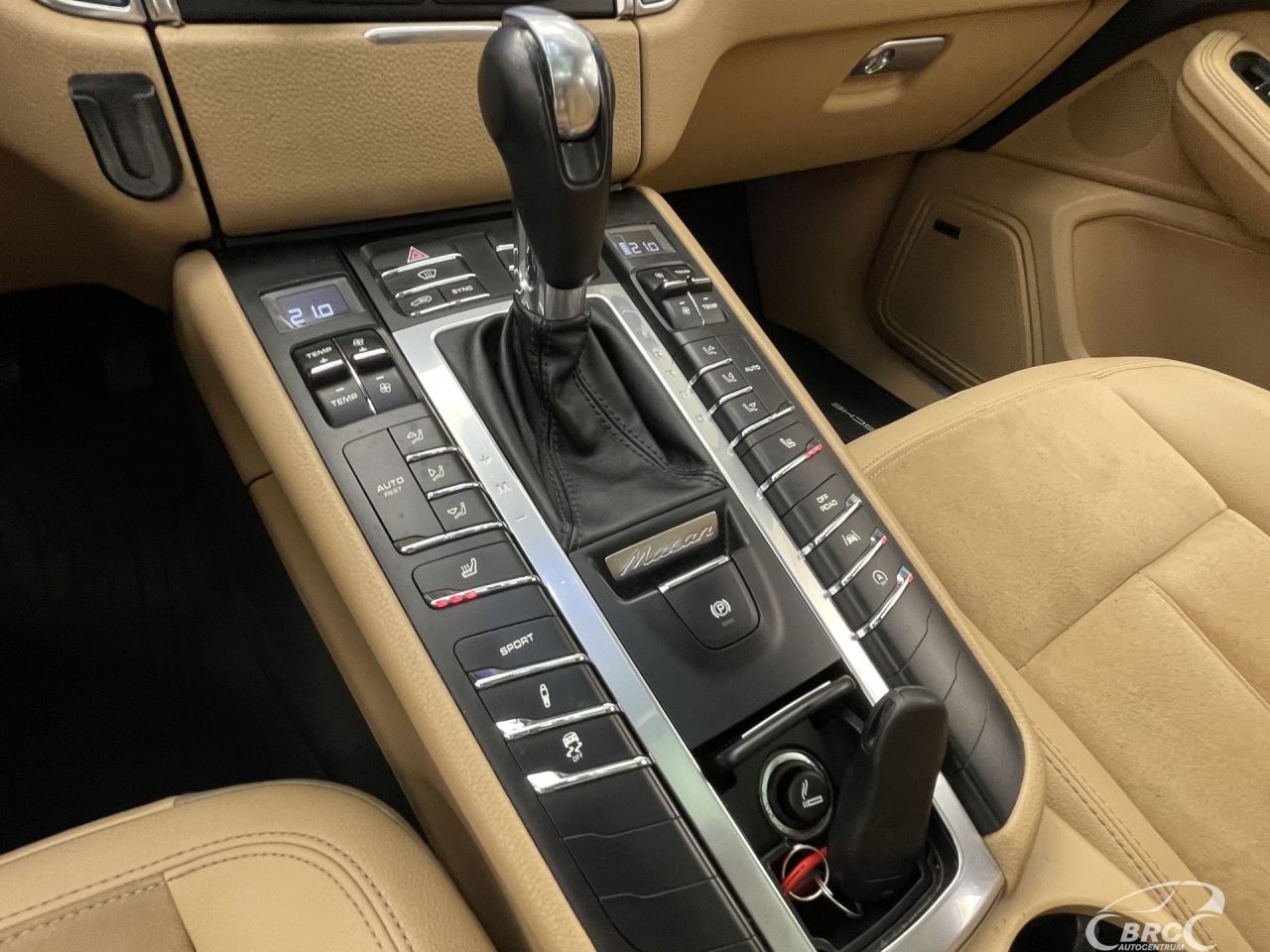 Porsche Macan | 26