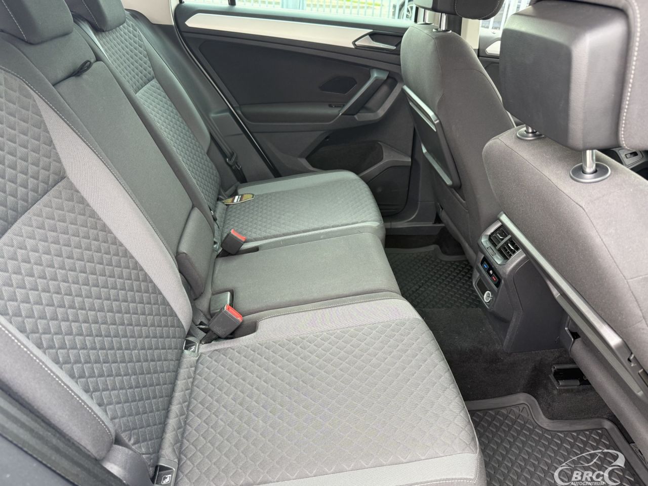 Volkswagen Tiguan | 8
