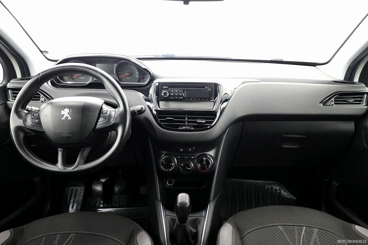 Peugeot 208 | 4