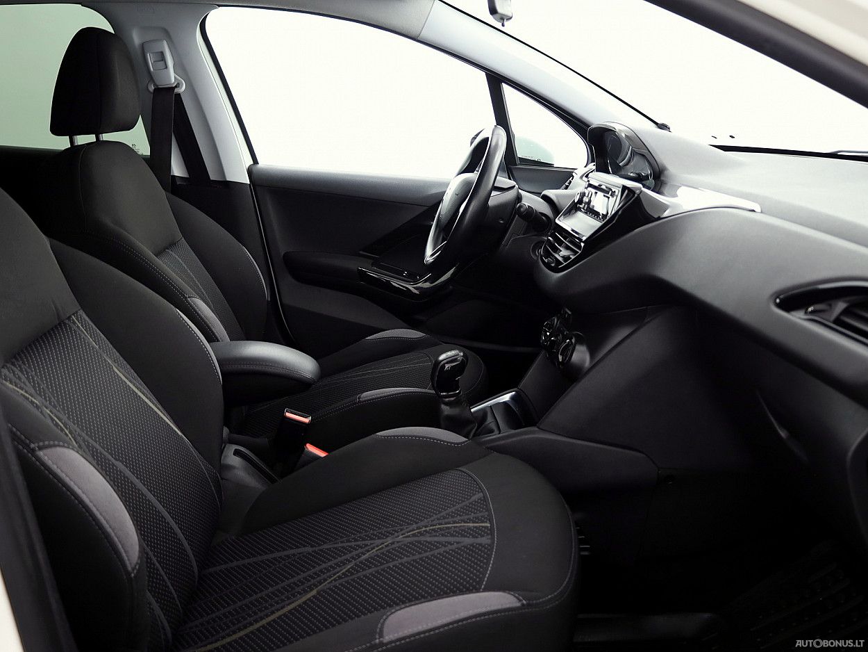 Peugeot 208 | 5