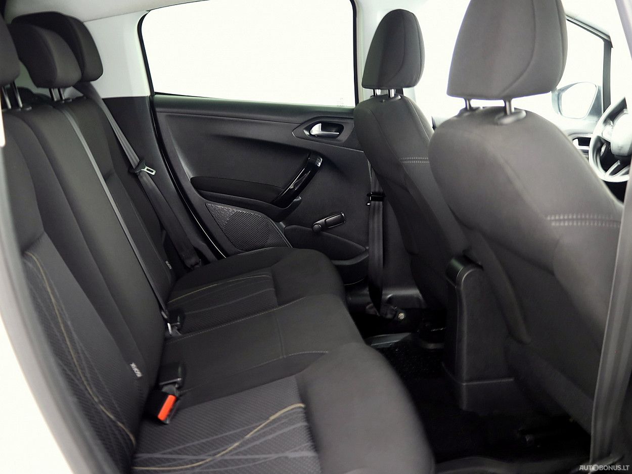 Peugeot 208 | 6