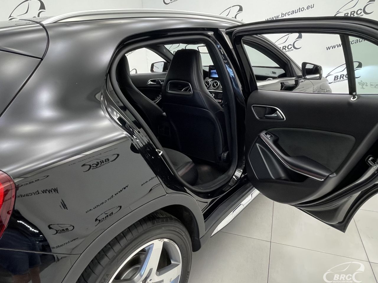 Mercedes-Benz GLA250 | 12