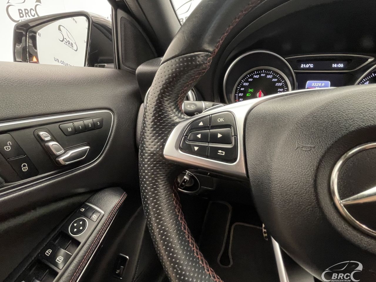 Mercedes-Benz GLA250 | 31