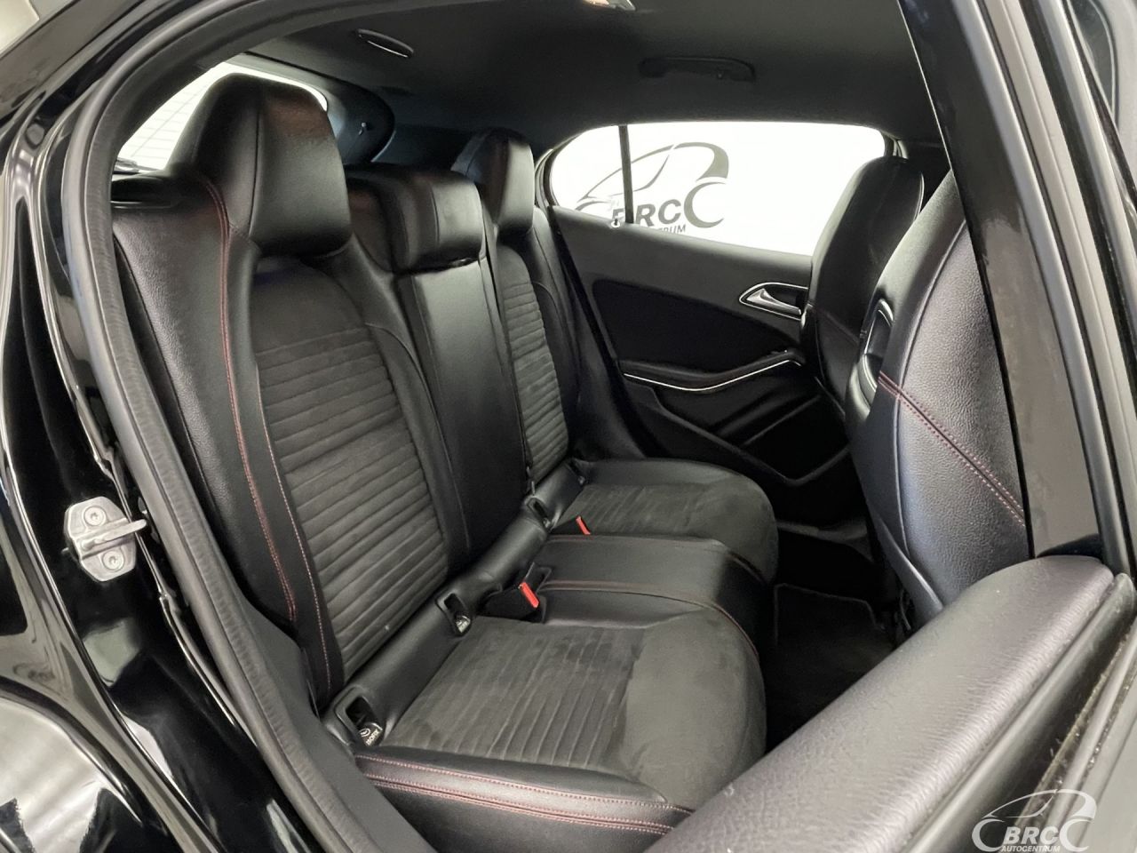 Mercedes-Benz GLA250 | 11