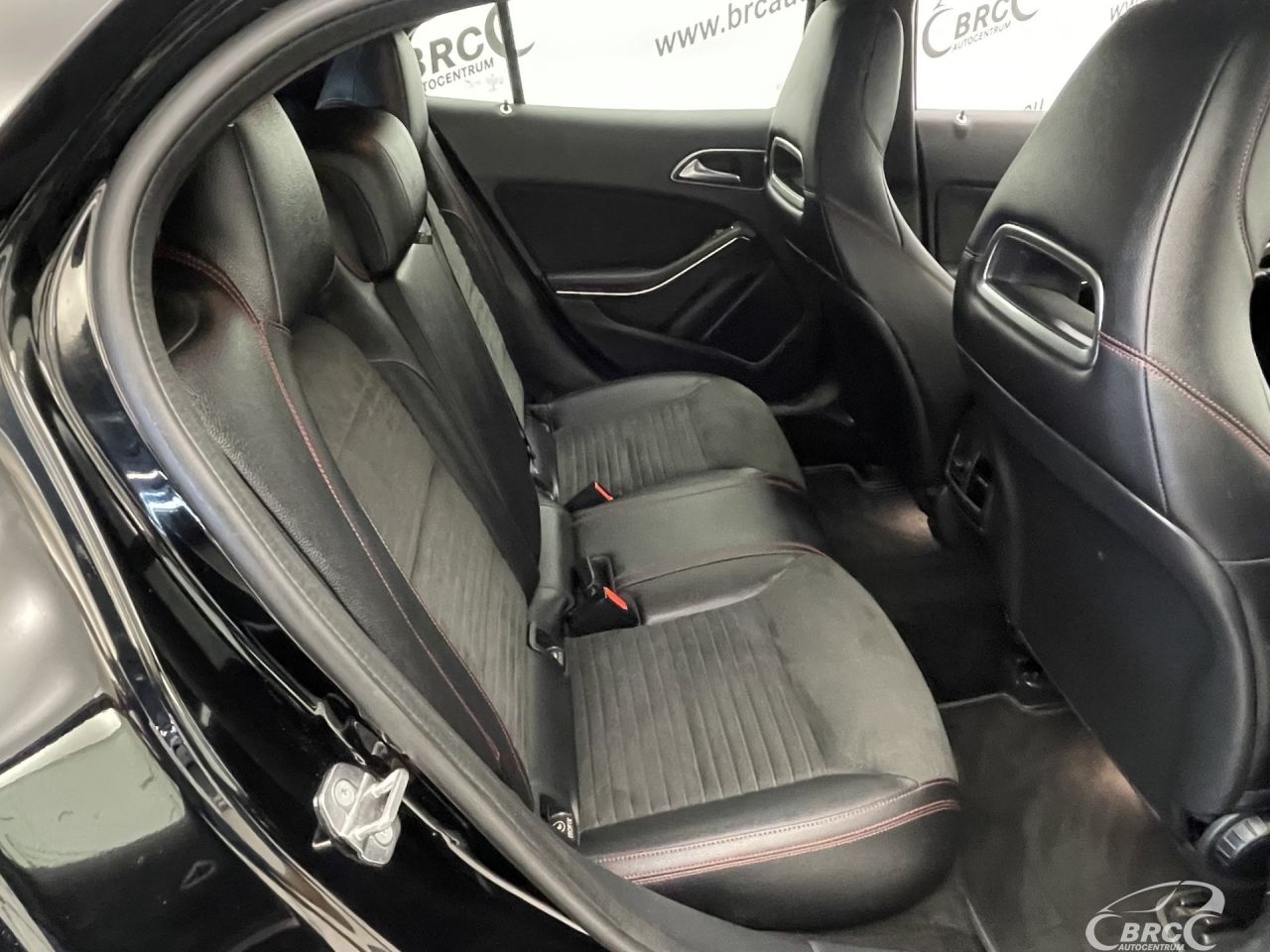 Mercedes-Benz GLA250 | 10